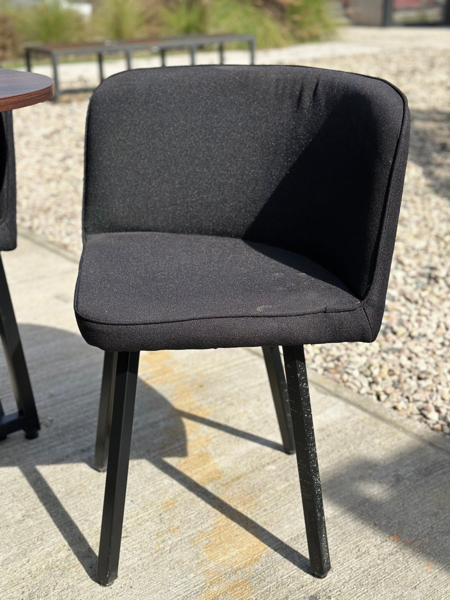Set comedor para 4 — mesa con 4 sillas tapizadas