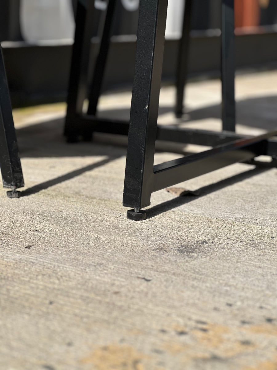 Set comedor para 4 — mesa con 4 sillas tapizadas