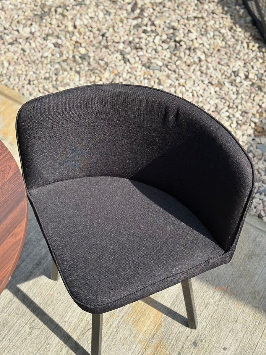 Set comedor para 4 — mesa con 4 sillas tapizadas