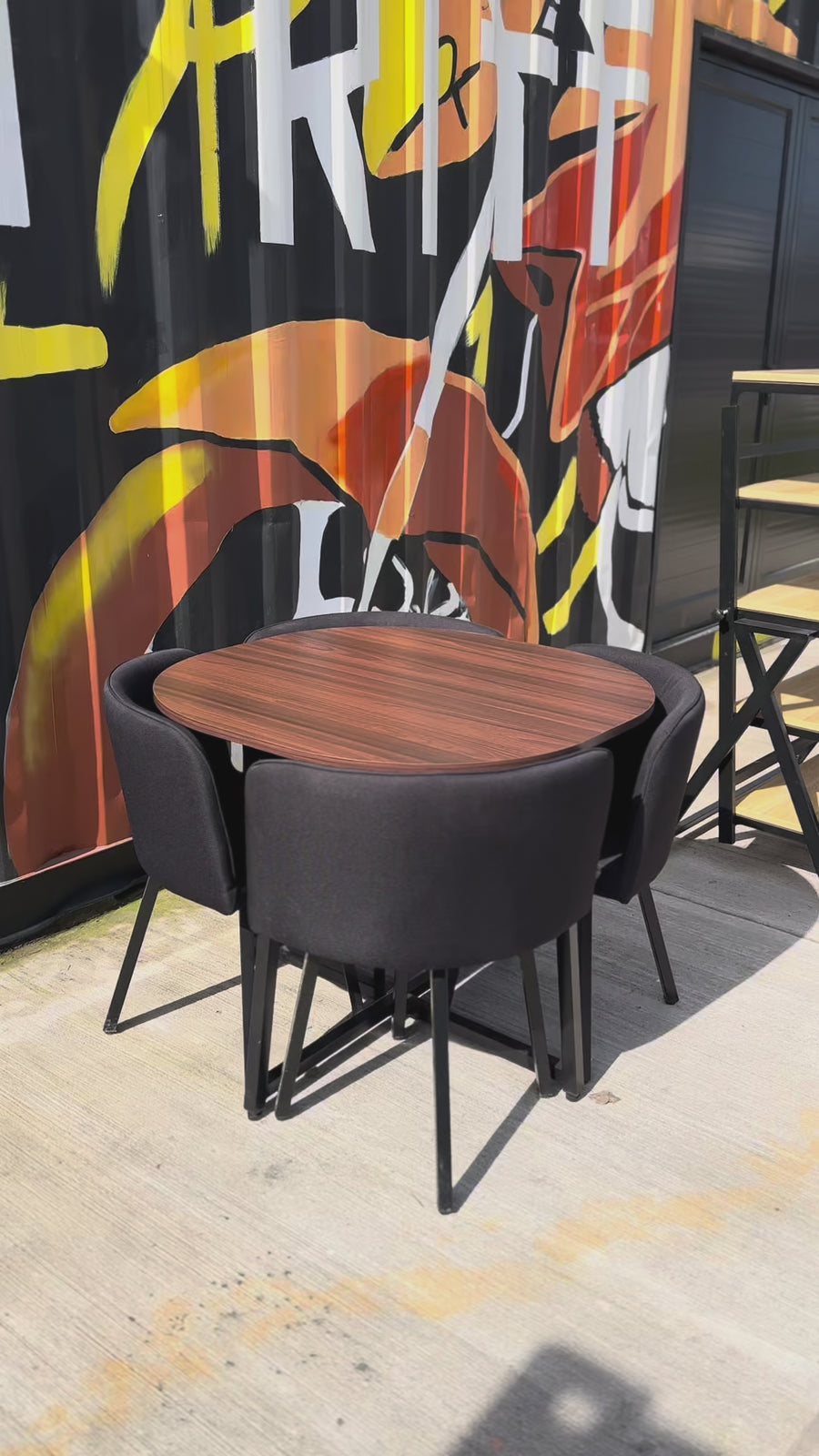 Set comedor para 4 — mesa con 4 sillas tapizadas